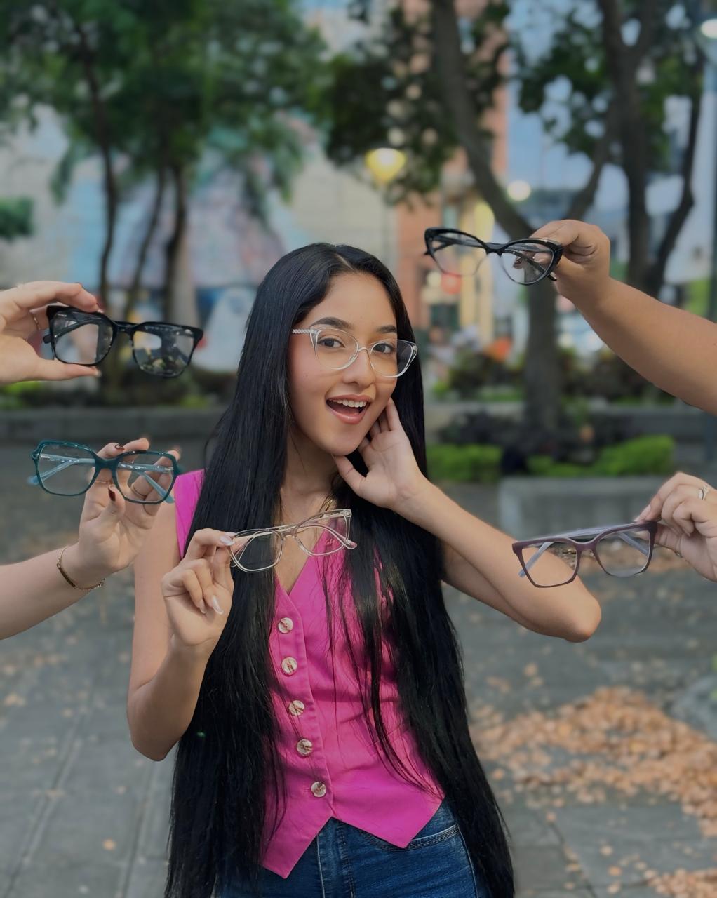 Óptica Eyeliv Portoviejo — Lentes graduados con estilo en CC1, Manabí